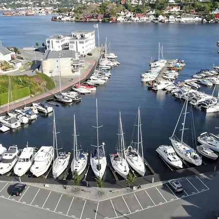 Fin Leilighet, Sentralt Og Sjonaert,Med Parkering Arendal Exterior photo