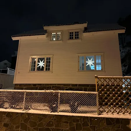 Fin Leilighet, Sentralt Og Sjonaert,Med Parkering Arendal Exterior photo