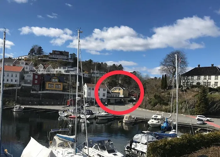 Fin Leilighet, Sentralt Og Sjonaert,Med Parkering