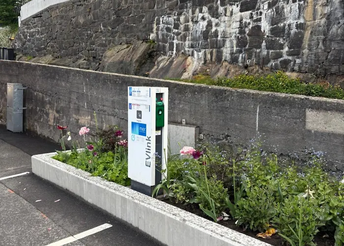 Fin Leilighet, Sentralt Og Sjonaert,Med Parkering