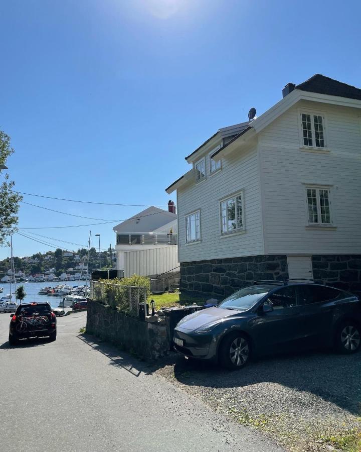 Fin Leilighet, Sentralt Og Sjonaert,med Parkering Arendal