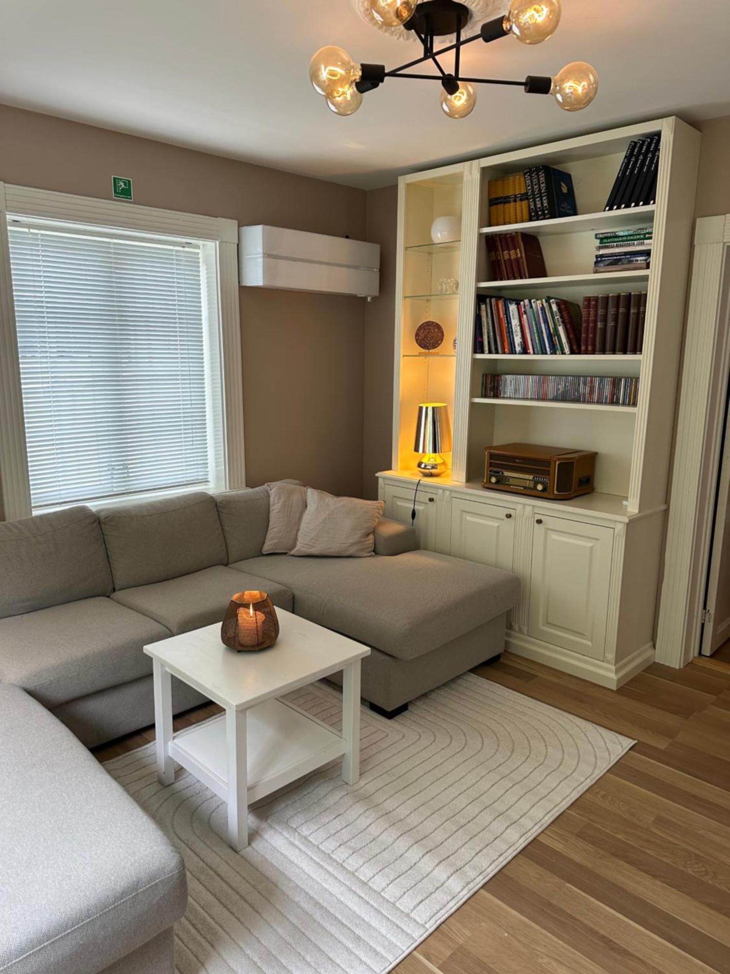 Fin Leilighet, Sentralt Og Sjonaert,med Parkering Arendal